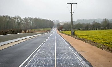 Во Франции открыта первая в мире автодорога с "солнечным" покрытием