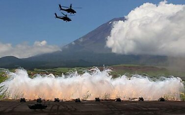 Ежегодные учения вооружённых сил Японии (14 фотографий)