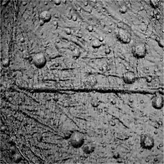 Cassini прислал первые фотографии Энцелада, сделанные с близкого расстояния