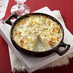Картофель, запечённый  в соусе из сыра: нежный и простой в исполнении