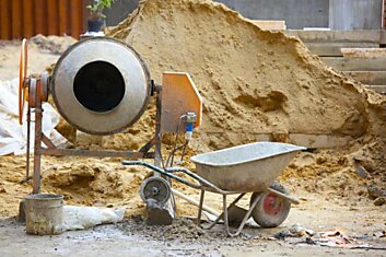 Почему строители массово перестают мешать бетон лопатой