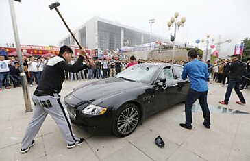 Китаец собственноручно разбил свой Maserati