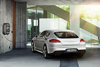 Porsche создаст универсальную сеть быстрых «электрозаправок»