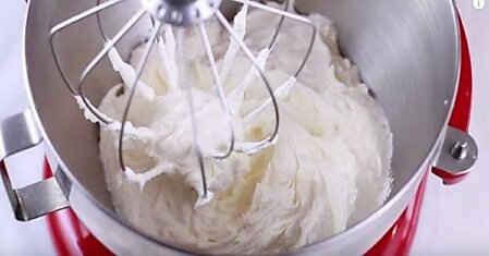 Это идеальный масляный крем для тортов и кексов! Суперлегкий способ приготовления.