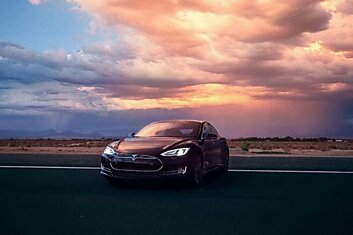 Tesla начинает продажи подержанных электромобилей в Интернете