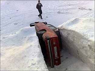 Зимний способ парковки (2 фото)