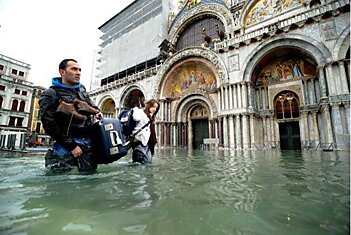 Наводнение в Венеции - теперь еще больше воды