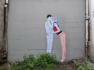 Поцелуи на стенах города