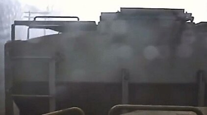 Поезд встречает торнадо (видео)