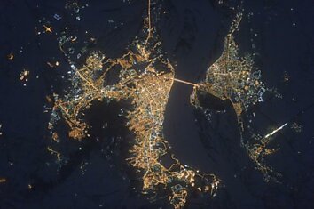 Космонавт делает потрясающие фотографии городов с МКС