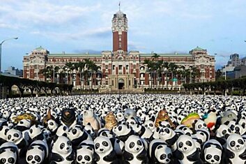 1600 панд путешествуют по миру - проект Пауло Гранжу