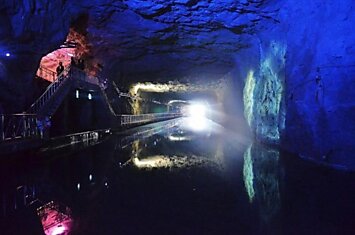 Подземная база подводных лодок в Жайшене