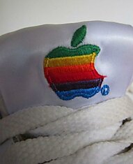 Кроссовки из прошлого для настоящих любителей Apple