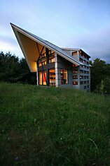 Загородный дом La Cornette в Канаде от архитектурной фирмы YH2