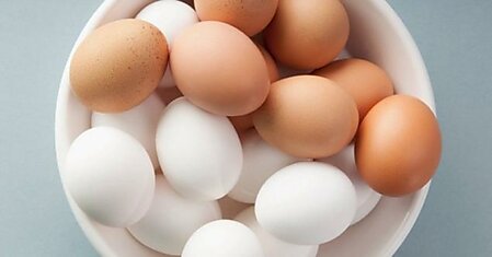 Всю жизнь брали только коричневые яйца! Благодаря пористой структуре скорлупы…
