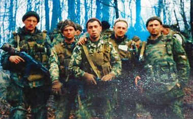 В ожесточенном бою с чеченскими боевиками погибла 6-я рота 104-го полка 76-й Псковской дивизии ВДВ.
