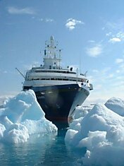 Брошенный круизный лайнер World Discoverer (15 фотографий)