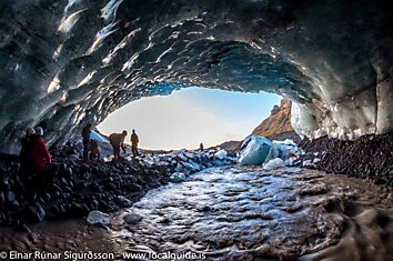 Ледяная пещера в Исландии