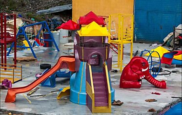 Албанская фабрика детских площадок