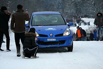 Куда лезут, я не понимаю?????