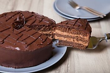 Способ приготовления шоколадного торта со сгущенкой