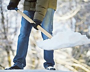 Какую лопату выбрать для уборки снега на даче
