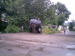 В Днепропетровске водитель не заметил окончания дороги